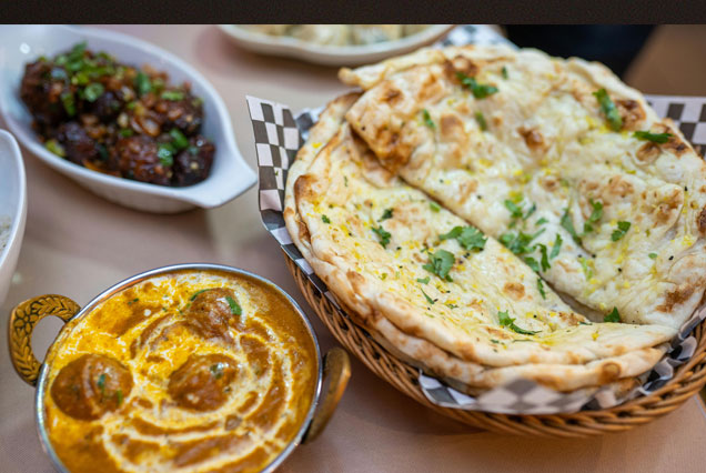 Traditional Indian dinner with butter chicken and naan on a Delhi night tour.